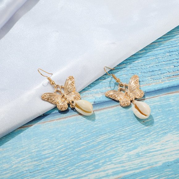๐Gold Butterfly Shell Earring Set - Picture 1 of 5